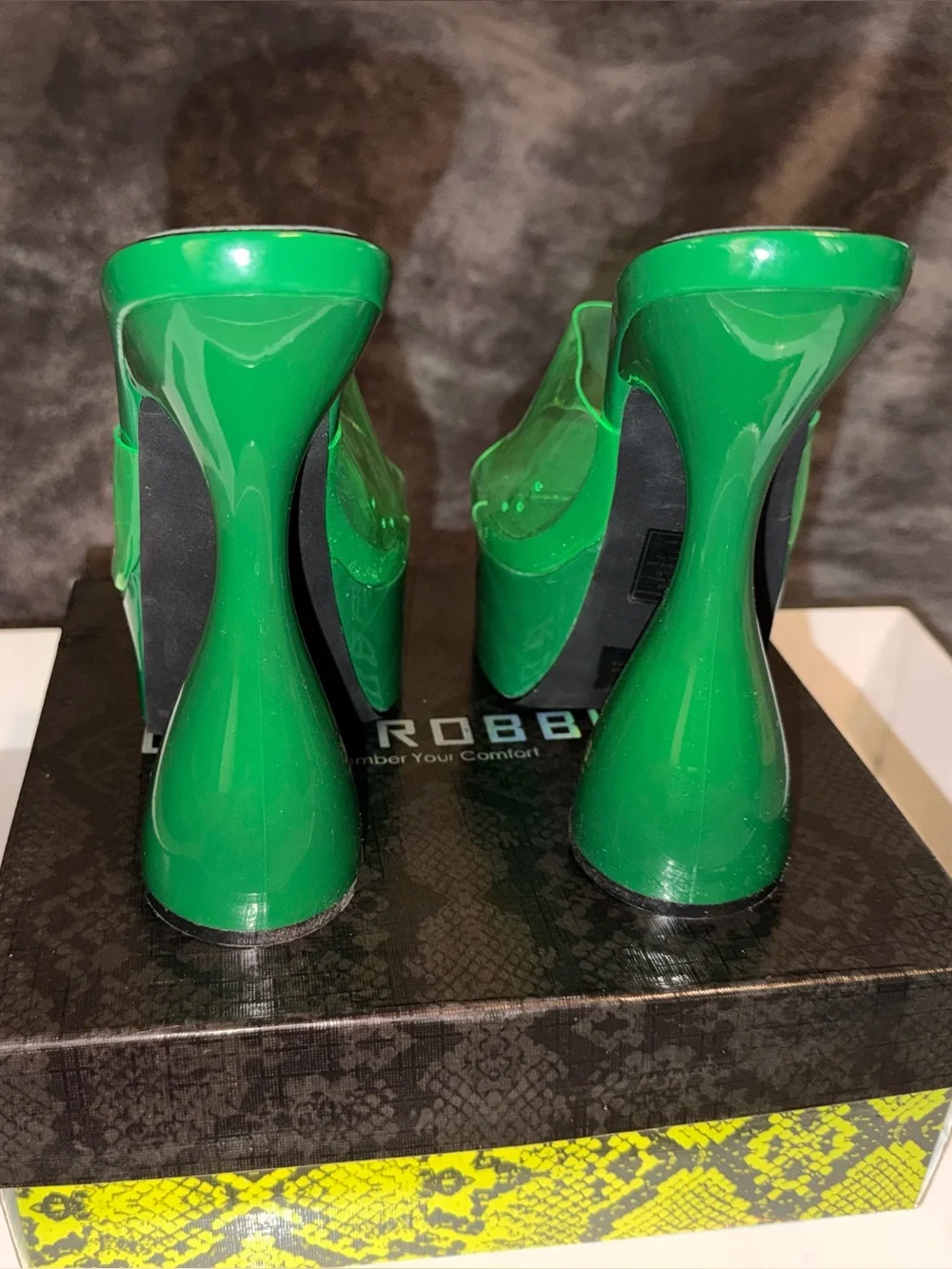 Cape Robbin Green Platform Mule Heels Size 10